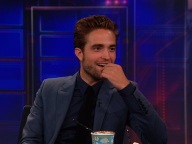 El actor bromeó con Jon Stewart pero se limitó sólo a referirse a "Cosmopolis"